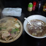 キッチンあべ - 中華丼（大盛・スープ付き）