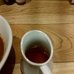 スープで割ると雰囲気が変わって少し和風テイストに