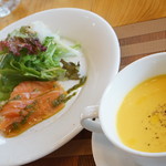 里山きさら - 3000円メイン付きフルコース　スープとスモークサーモン