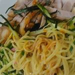 幸軒 - ラー油投入