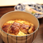 木山 - ●卵丼の上に鰻蒲焼