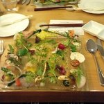 ビストロさくら - カルパッチョと彩りハーブサラダ