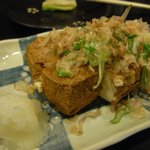 扇家 - 自家製厚揚げ（揚げたての熱々）