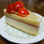 白十字　宮内店 - 苺クレープトルテＫ（380円）