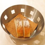 Giglio - パスタ+前菜+デザート 1900円 の自家製パン