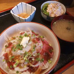 佐藤養三郎商店 - ローストビーフ丼590円、明太ポテトサラダ100円