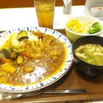 すき家 - 彩り野菜のスパイシーチキンカレー並580円サラダセット150円