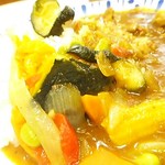 すき家 - 彩り野菜のスパイシーチキンカレー並580円サラダセット150円