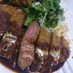 洋食クアトロ - ビフカツの断面