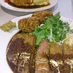 洋食クアトロ - テーブル風景良好