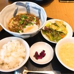 芝蘭 - 汁なし担々麺セット ¥1,000(税込)
            ごはん お新香 サラダ スープ付き。ごはん食べ放題