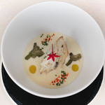 シェ・コーベ - ワタリ蟹のブルーテ、ジュンサイ入り