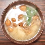 ドレス・ド・オムライス<夜限定10食> 2000円 のなめこの味噌汁