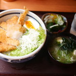 都映 - 大山鶏のチキンカツ丼￥５５０