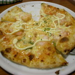 ファミーユ - 小海老とマヨネーズのピッツァ。