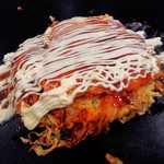お好み焼 オモニ 本店 - オモニ焼き（ソースとマヨは自分でかけます）