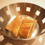 Giglio - パスタ+前菜+ドルチェ 1900円 の自家製パン