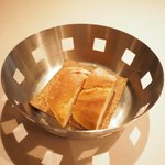 Giglio - パスタ+前菜+ドルチェ 1900円 の自家製パン