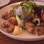 J.Sparrow's Bar & Grill - 1708_J.Sparrow's Bar & Grill_GRILLED CAJUN CHICKEN SALAD＠80,000Rp 