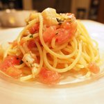 Giglio - パスタ+前菜+ドルチェ 1900円 の北海道産 帆立貝柱とアンチョビ、ケッパー、山形産 フレッシュトマトのブッタネスカ風 冷製プーリア産スパゲッティ