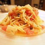 Giglio - パスタ+前菜+ドルチェ 1900円 の北海道産 帆立貝柱とアンチョビ、ケッパー、山形産 フレッシュトマトのブッタネスカ風 冷製プーリア産スパゲッティ