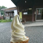 ほったらかし温泉 - 2017年8月　牛乳ソフトクリーム　380円