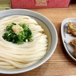 自家製さぬきうどんと肉 甚三 - ひやかけ大（２玉）４８０円と鶏天　１８０円