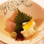 Keiryou Yuka - 本日の鮮魚二種
                        湯葉刺し
                        あしらい一式