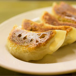 中国料理天華 - 手作り焼き餃子・5個@税込200円