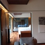 坐忘林 - リビング     寝室  露天風呂   他に  和室  内風呂    広い❣️
      広々       天井も高い   景色も     満喫できます  