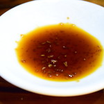 綏彩 - ニンニク醤油：焼餃子＆水餃子の両方で使います（別個に出して頂けます）