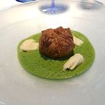 キメラ - 渋皮煮栗のパイ包み焼きとお濃茶のスキューマ アカシア蜂蜜のジェラート添え