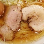 松戸富田麺業 - チャーシューは肩ロースとバラ肉の2種類