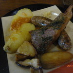 オーパスワン＆メノ モッソ - ラム肉のローストとソーセージにレモンとトマトのソース、エリンギとポテト添え