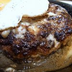 ワインちゃん 瓦・町・路・地 - めっちゃ美味しそうなハンバーグがね。 この色艶を見てやって下さいよ。