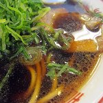 新福菜館 - 真っ黒ですが見た目ほどしょっぱくないですよ