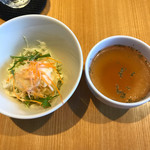 Kicchinkafeyurishisu - 最初にミニサラダとスープが。