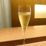 虎白 - グラスシャンパーニュから