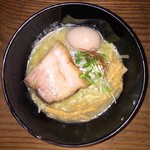 貝ガラ屋 - 濃厚牡蠣そば 750円。味玉トッピング 100円。