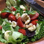 かたつむり - フルーツトマトとチーズのサラダ