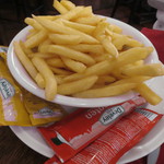 Opatija Im Tal - Pommesはチーズバーガーにセット