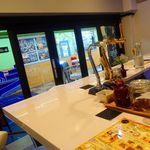 Bo-ban - L字カウンターの店内