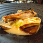 明道町中国菜 一星 - イサキ、熊本産あさり、キャベツ・えのき茸・乳酸発酵させた白菜の鶏ガラベースソースがけ