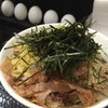 なぜ蕎麦にラー油を入れるのか。 新橋店