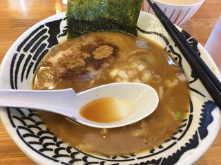 麺屋らいぞう - 濃厚豚鶏魚介ソバへ魚粉＋玉ねぎ追加