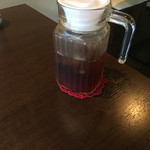 和久 - 氷が入った烏龍茶のポット