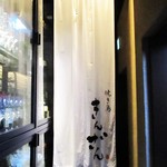 Yakitori Kinzan - エレベーターで 4階まで上がり、すぐの暖簾のをくぐります。