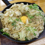 焼そば専門店 突貫亭 - 突貫亭焼そば（大） ふと麺 ソース（650円）＋野菜かなり大（250円）＋通のための落とし卵（50円）