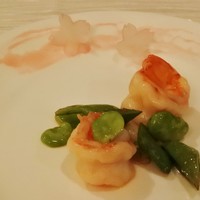 香桃 - 海老の強火炒め　大根の桜飾り付き