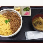 九十九里ファーム たまご屋さんコッコ - 二色丼420円